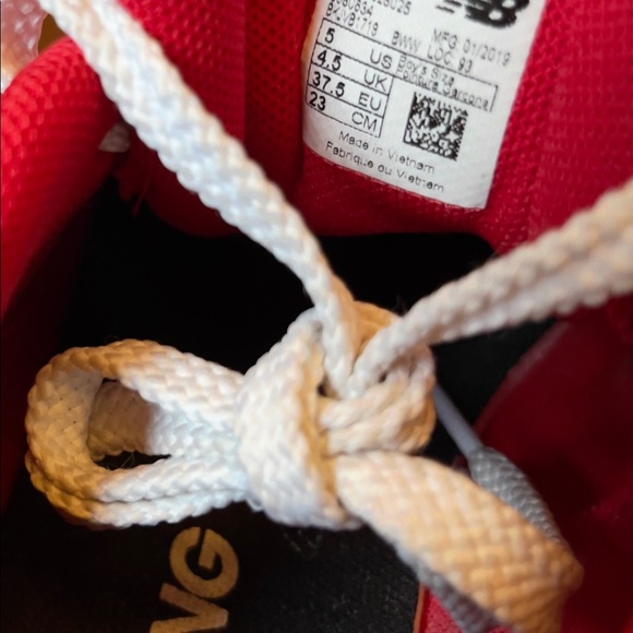 New Balance - Picture 3 of 4